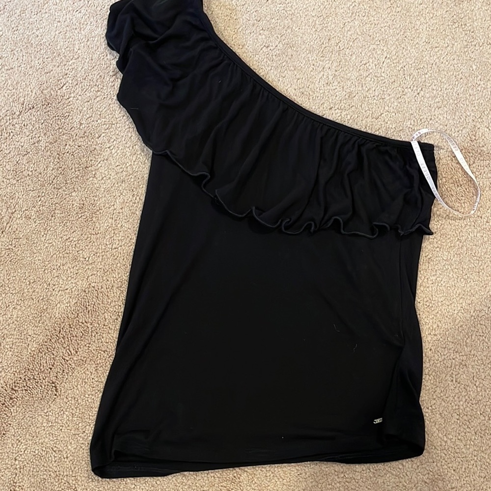 One shoulder black guess shirt